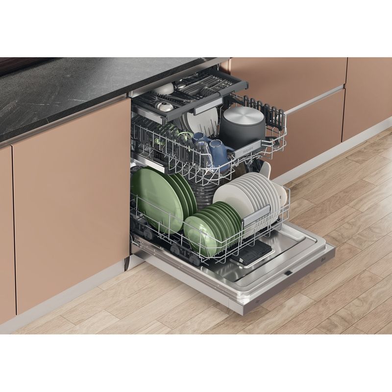 Hotpoint Dishwasher Freestanding H7F HS51 X UK Freestanding B Lifestyle perspective open