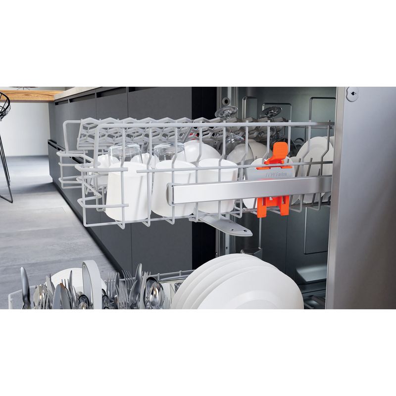 Hotpoint Dishwasher Freestanding HF9E 1B19 S UK Freestanding F Lifestyle detail
