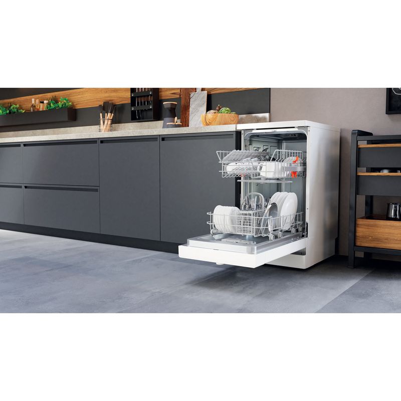 Hotpoint Dishwasher Freestanding HF9E 1B19 UK Freestanding F Lifestyle perspective open