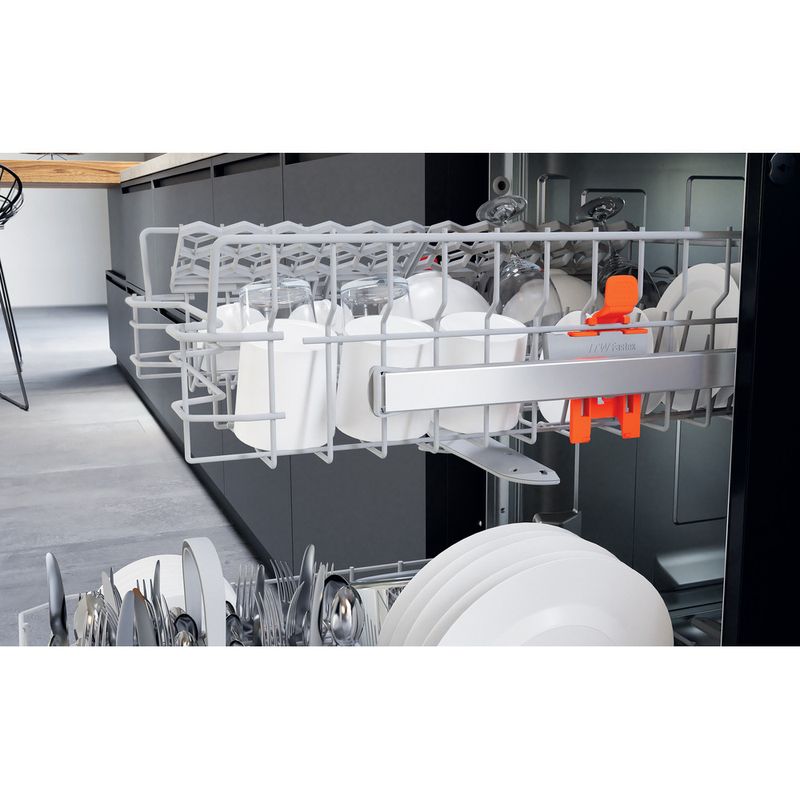 Hotpoint Dishwasher Freestanding HF9E 1B19 B UK Freestanding F Lifestyle detail