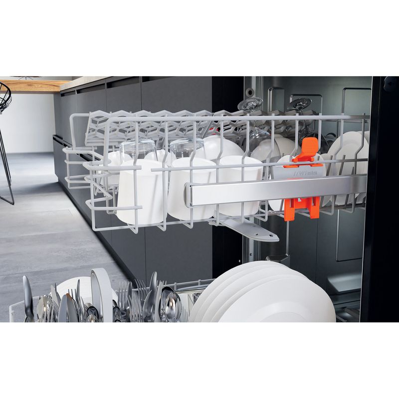Hotpoint Dishwasher Freestanding HF9E 1B19 B UK Freestanding F Lifestyle detail