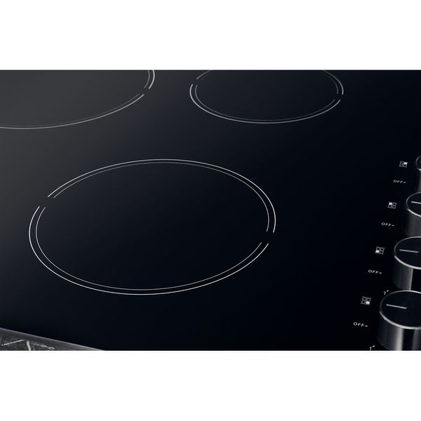 Hotpoint-HOB-HR-620-R-H-Black-Radiant-vitroceramic-Lifestyle-detail