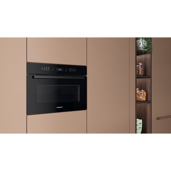 Hotpoint Microwave Built-in HCW6O7HTSBUK Black Electronic 53 MW-Combi 950 Lifestyle perspective