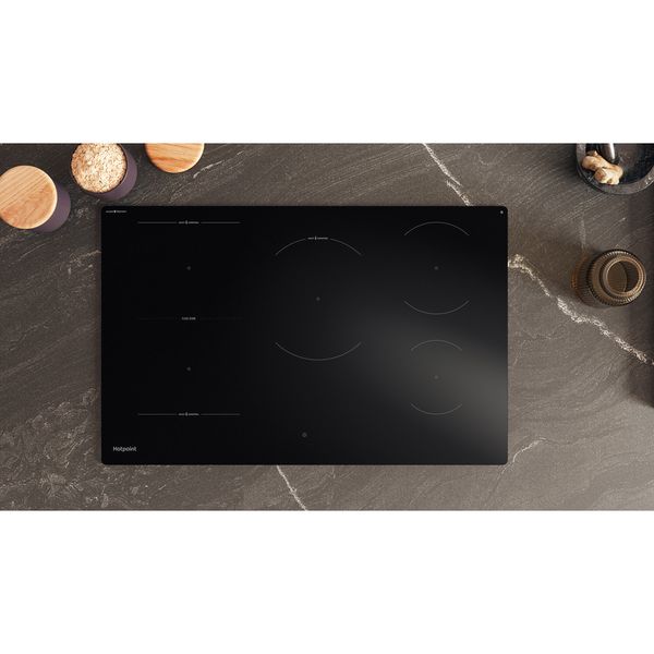 Hotpoint HOB HTX8017DCF2 Black Induction vitroceramic Lifestyle frontal