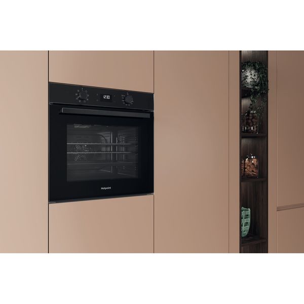 Hotpoint OVEN Built-in HO 455H B UK Electric A Lifestyle perspective