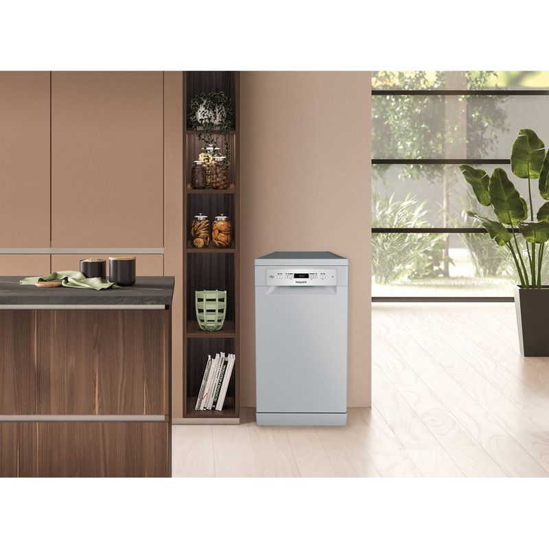 Hotpoint-Dishwasher-Freestanding-HP3FC10BS7A0SUK-Freestanding-C-Lifestyle-frontal