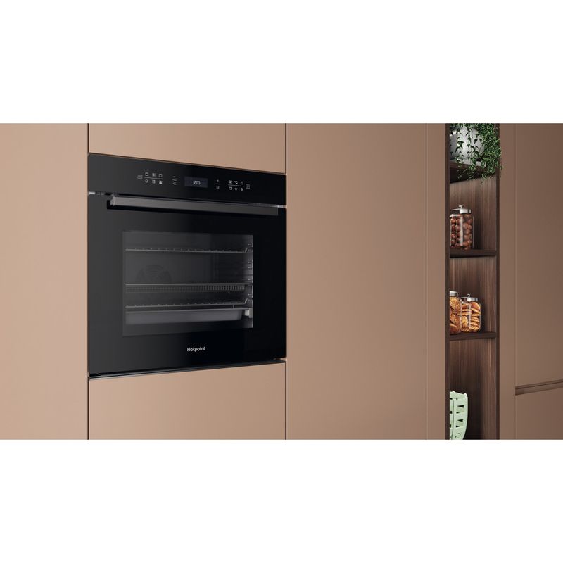 Hotpoint OVEN Built-in HOI68PT1SBUKC Electric A+ Lifestyle perspective