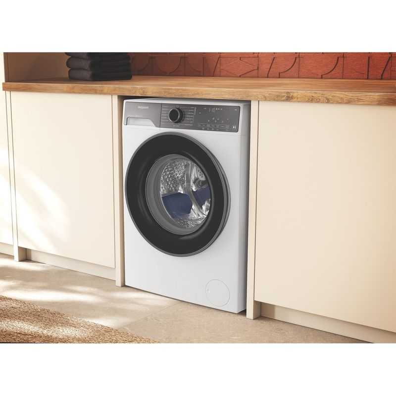 Hotpoint-Washing-machine-Freestanding-HB93WWCAREUK-White-Front-loader-A-Lifestyle-perspective