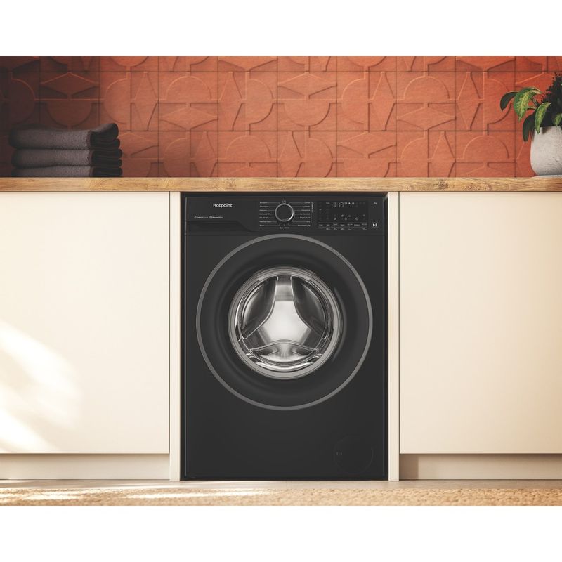 Hotpoint Washing machine Freestanding HB93WBCAREUK Black Front loader A Lifestyle frontal