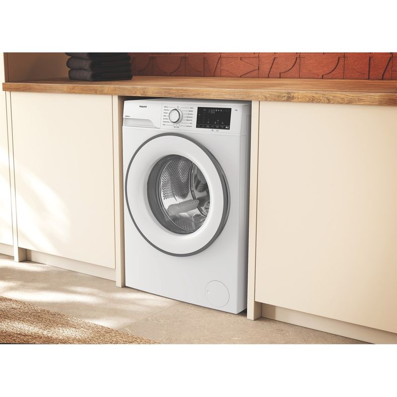 Hotpoint-Washing-machine-Freestanding-HVM842WUK-White-Front-loader-A-Lifestyle-perspective