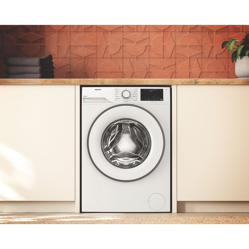 Hotpoint-Washing-machine-Freestanding-HVM842WUK-White-Front-loader-A-Lifestyle-frontal