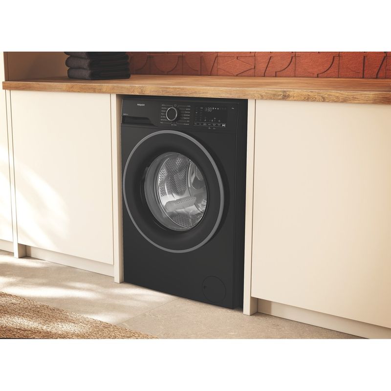 Hotpoint-Washing-machine-Freestanding-HVM842BUK-Black-Front-loader-A-Lifestyle-perspective